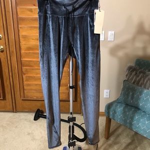 NWT - CALIA - M - velvet Effortless collection